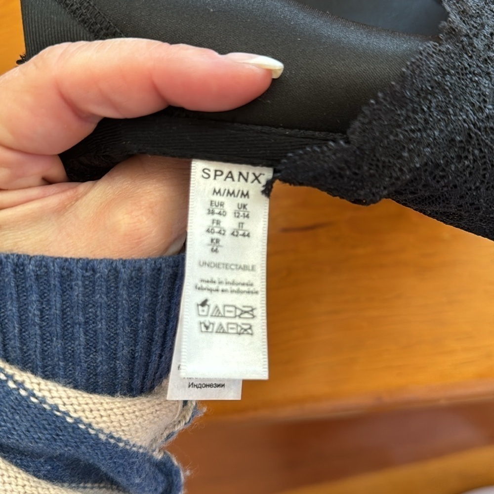 SPANX Women's Undie-Tectable Better Bandeau - Picture 6 of 9